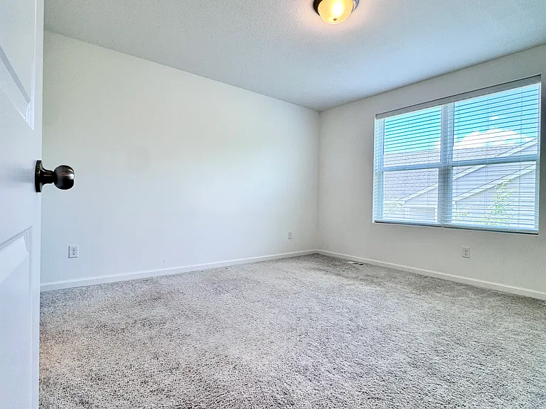 1114 Meadow Ln — Photo 7