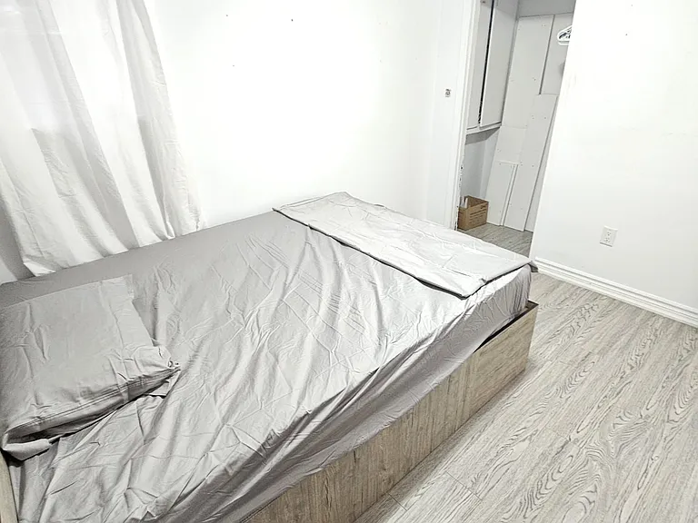 43 Blossom Ave W — Photo 3