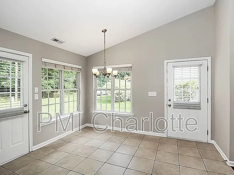 510 S Ridge Ave — Photo 9