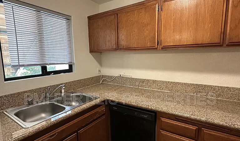 8331 Vineyard Ave #7 — Photo 11
