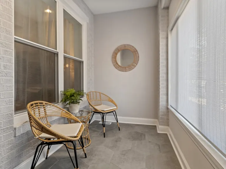 Corinthian Ave — Photo 4