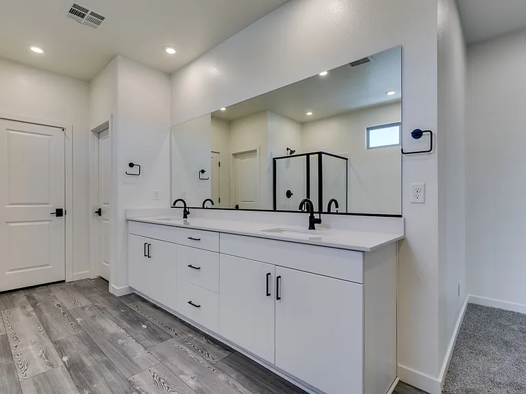 6915 Fordham Creek St — Photo 44