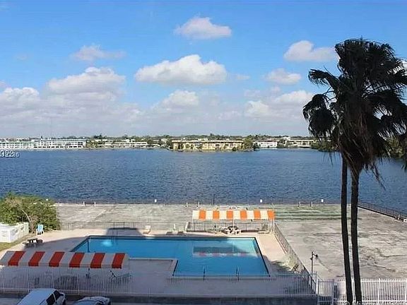 4th image of 11301 NE Miami Gardens Dr