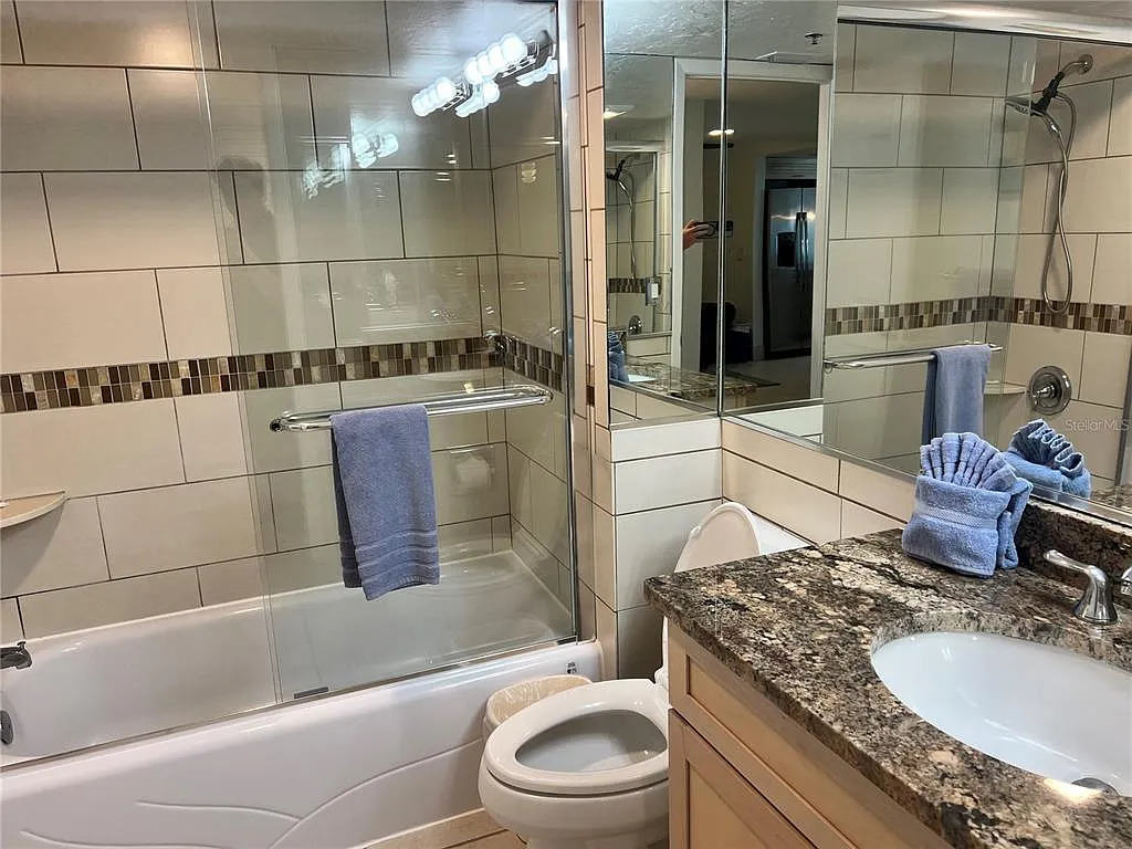 2 bed, 2.0 bath, 1370 sqft, $18,900 — Photo 4