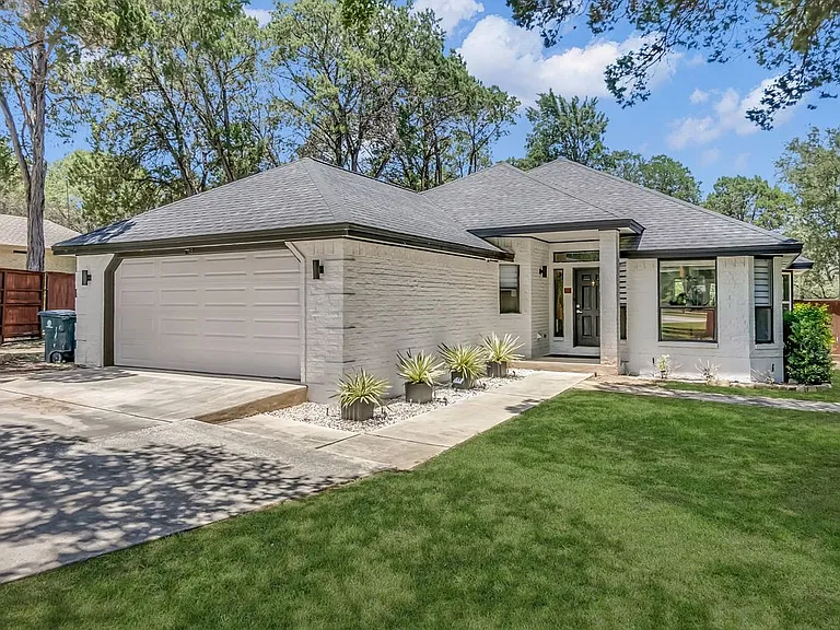 1038 Madeline St — Photo 1