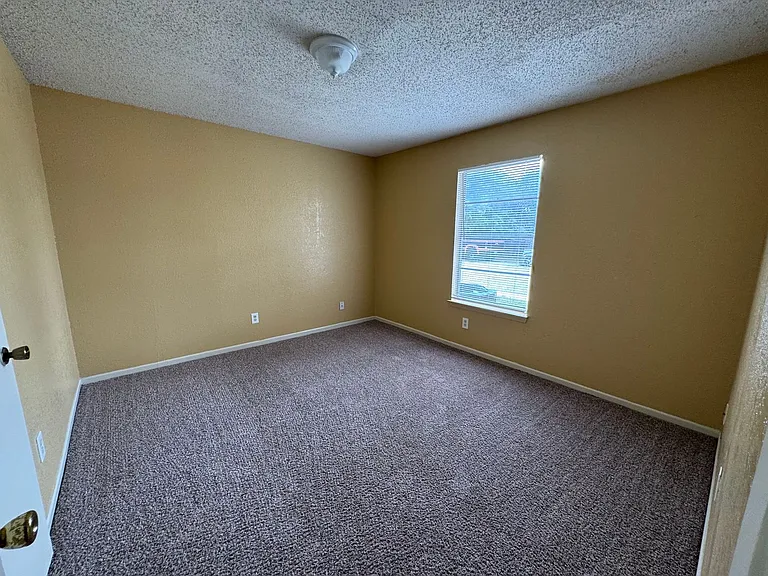 2208 Hunt Dr — Photo 7