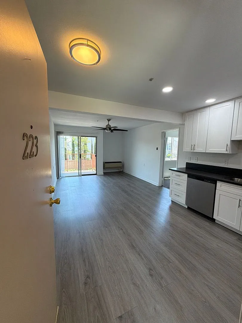 Hawaiian Terrace Senior Apartments — Photo 1
