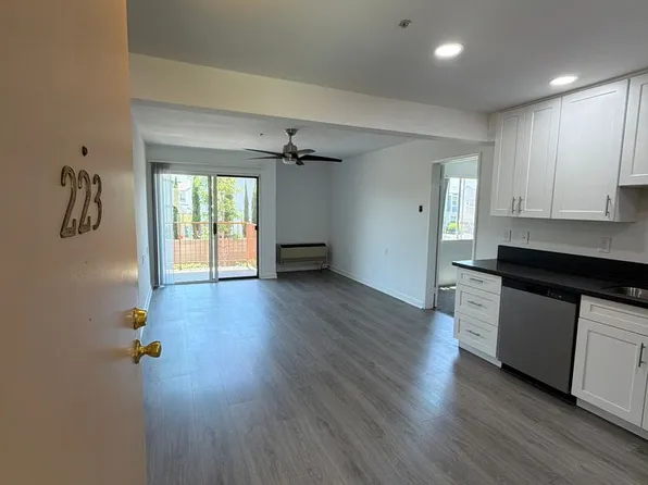 Hawaiian Terrace Apartments, 12100 226th St #223, Hawaiian Gardens, CA 90716