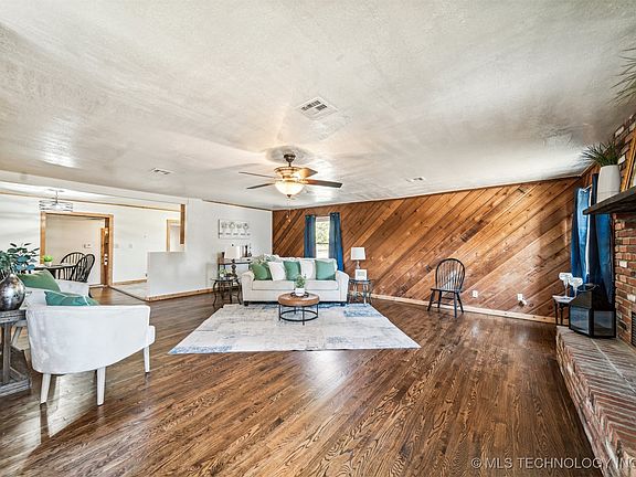5th image of 554 S Norwood Ave