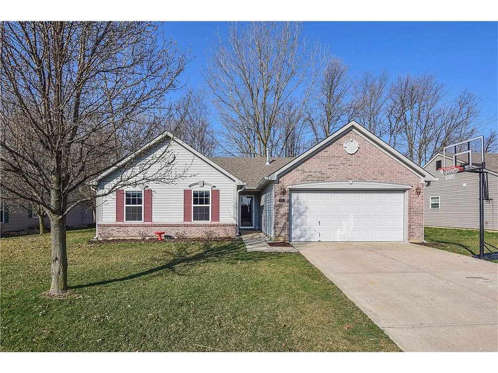 4136 S Woodtrail Ln photo 1