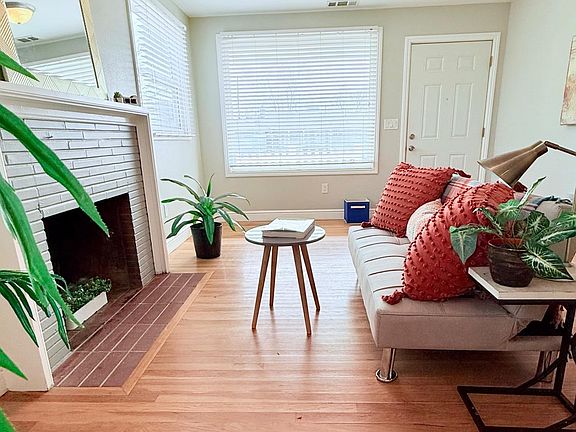 5th image of 3909 La Verne Way
