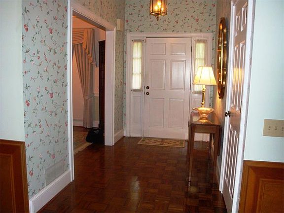 3rd image of 2642 Kenwood Dr