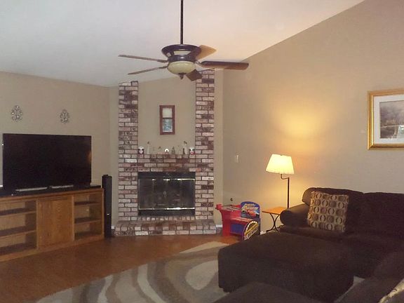 3rd image of 2395 Oxford Ave