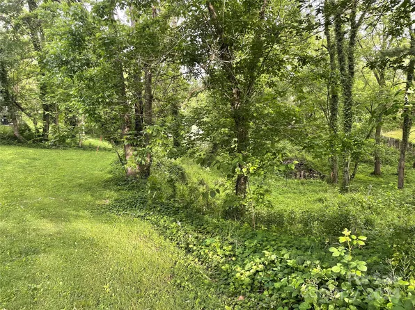 5 Free St #15, Asheville, NC 28806