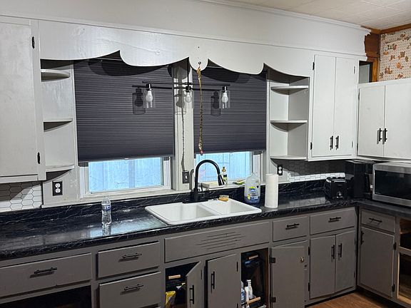 5th image of 404 E 7th St