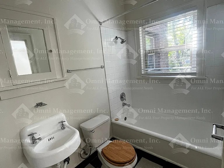 2455 NW Quimby St #101 — Photo 9