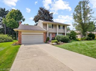 266 Clair Hill Dr, Rochester Hills, MI 48309
