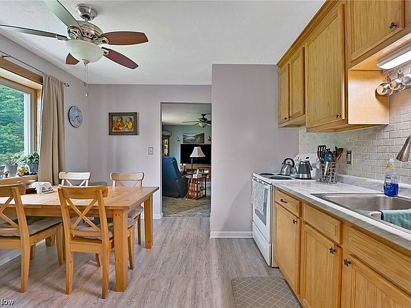 3rd image of 18065 Hillcrest Dr