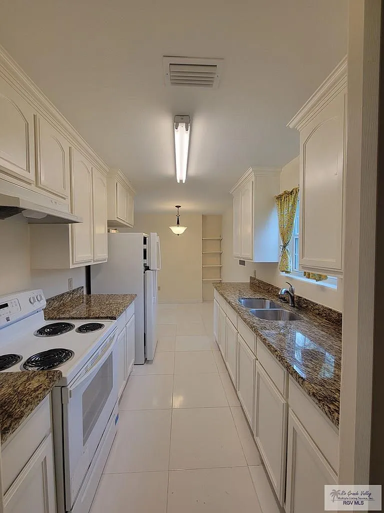 2 bed, 2.0 bath, 1307 sqft, $1,300 — Photo 3