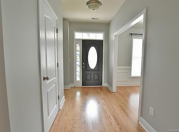 3rd image of 3094 Richards Way Dr