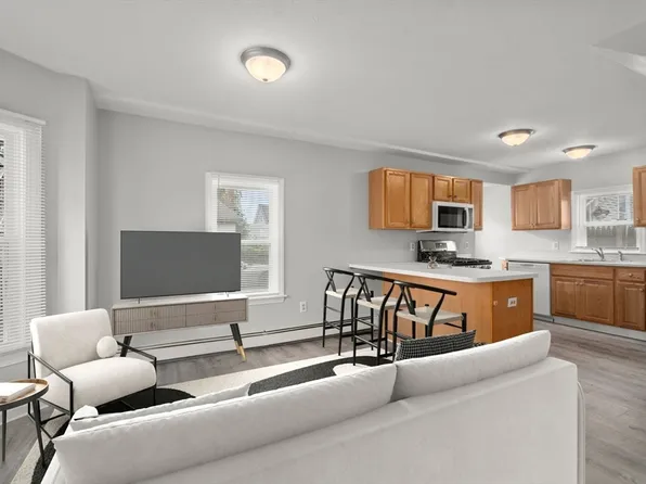 78-82 3rd St, Lowell, MA 01850