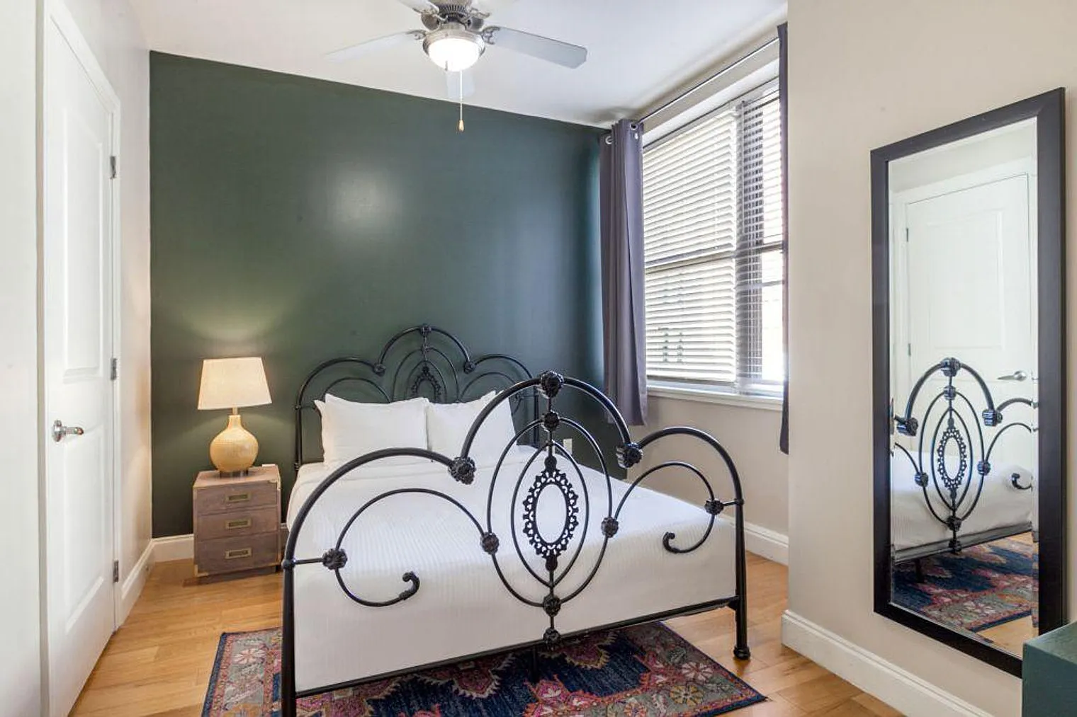 1 bed, 2.0 bath, 430 sqft, $3,914 — Photo 4