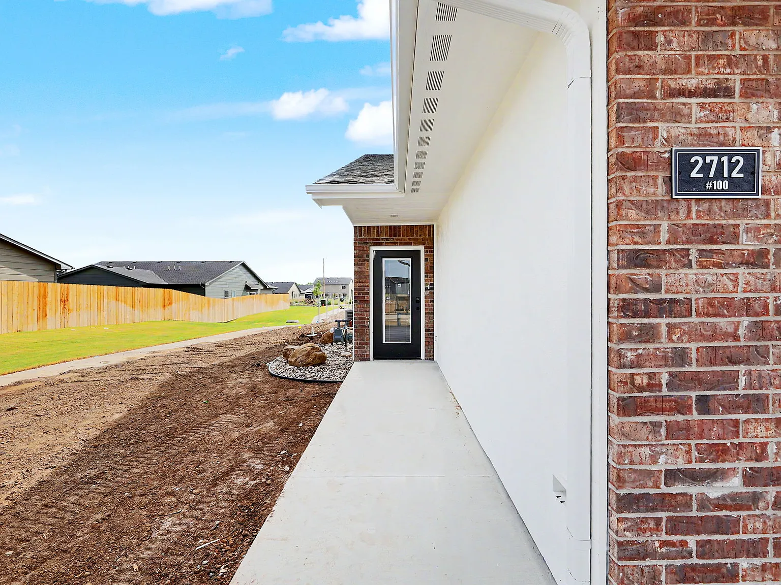 3 bed, 1184 sqft, $1,600 — Photo 2