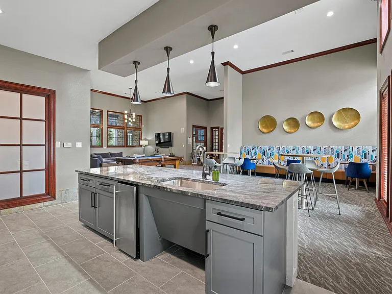 12820 N Lamar Blvd — Photo 11