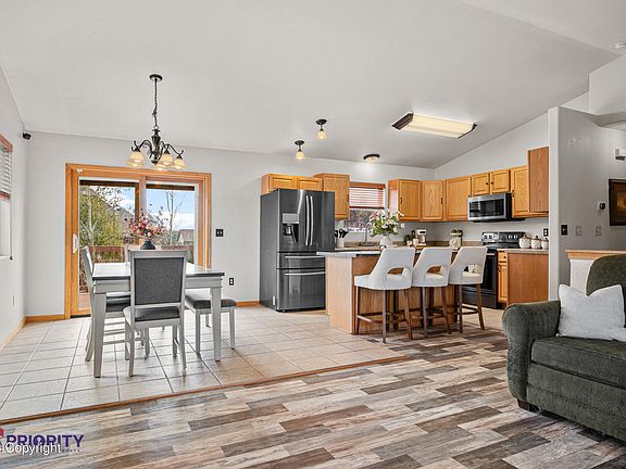 5th image of 102 Tapadera St