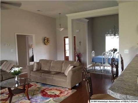 5th image of 1325 Heritage Dr S