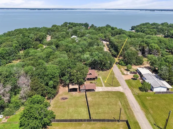 377 Southern Oaks Dr, Streetman, TX 75859