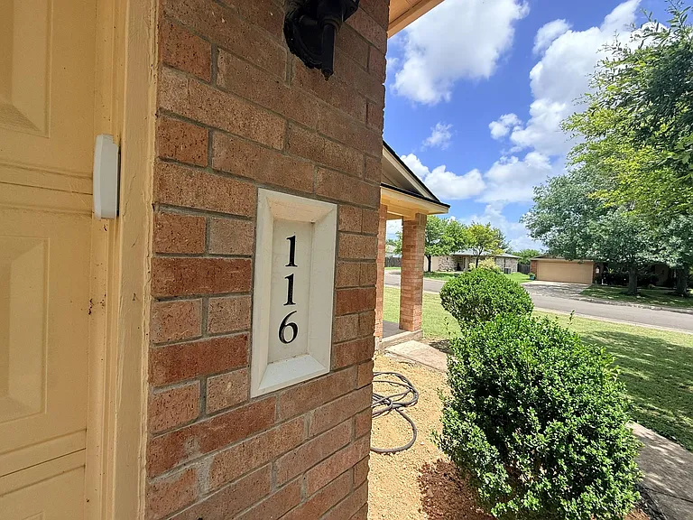 116 Spur Cv — Photo 3