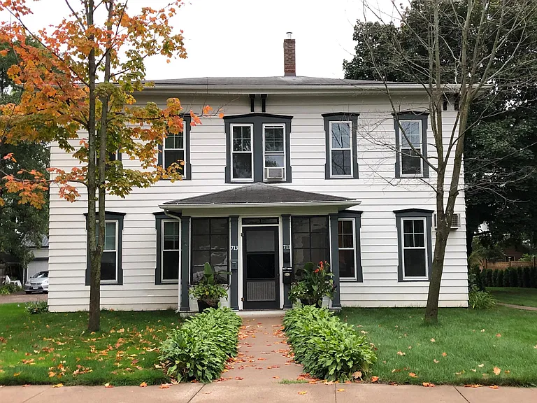 Historic Four Square - built in 1862. 3 Units, quiet neighborhood - dead end street. Walk to downtown.