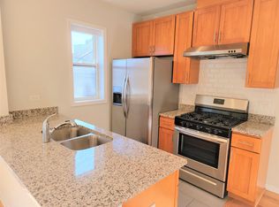 217 W 23rd St #2S, Chicago, IL 60616