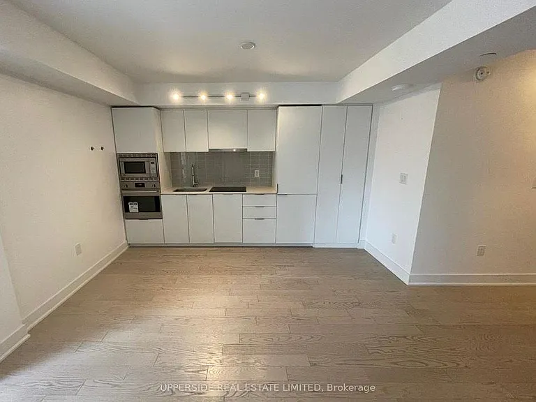 955 Bay St #207 — Photo 5