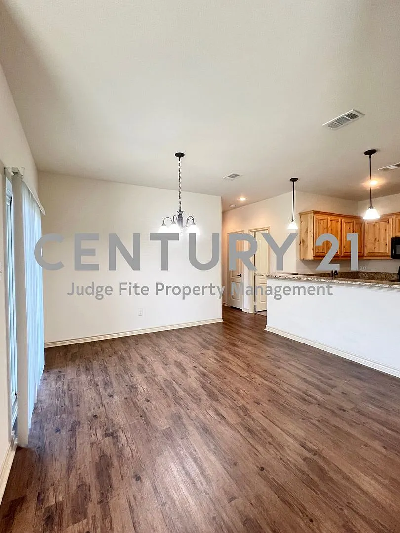 Beautiful and Contemporary 2/2/2 Duplex in Kemp ISD! — Photo 4
