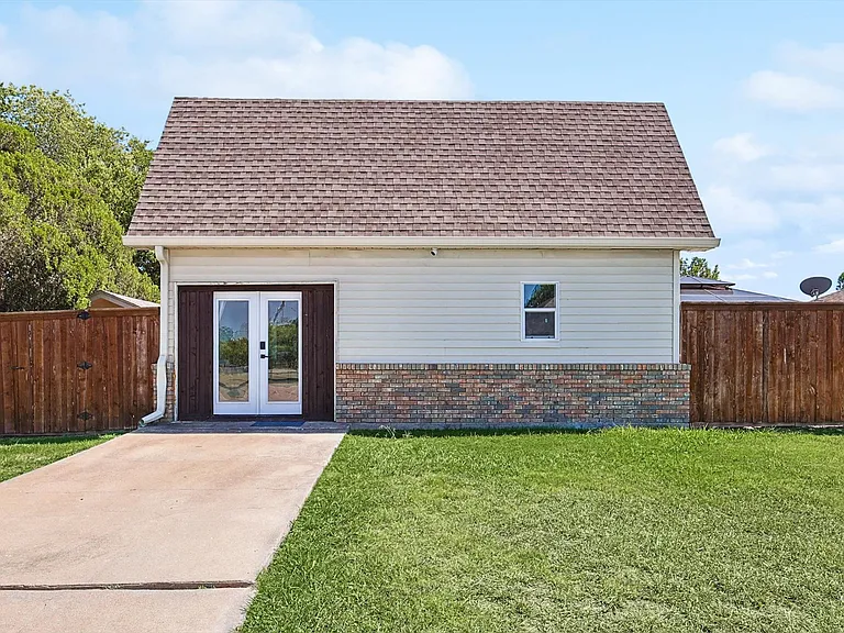 3322 Darby Ln #2 — Photo 6