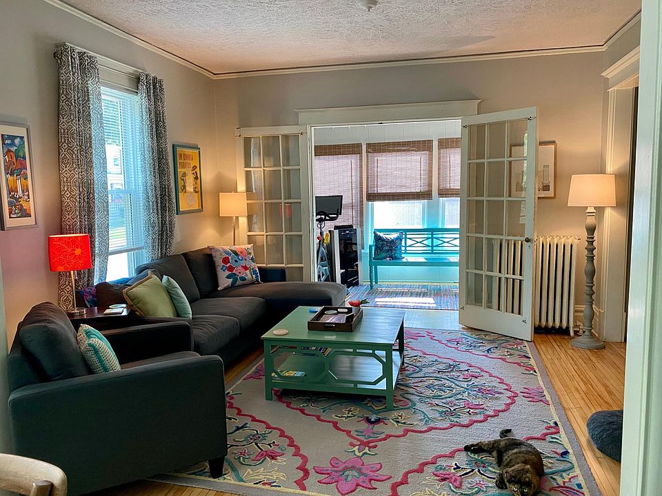 1st image of 2555 Emerson Ave S #1