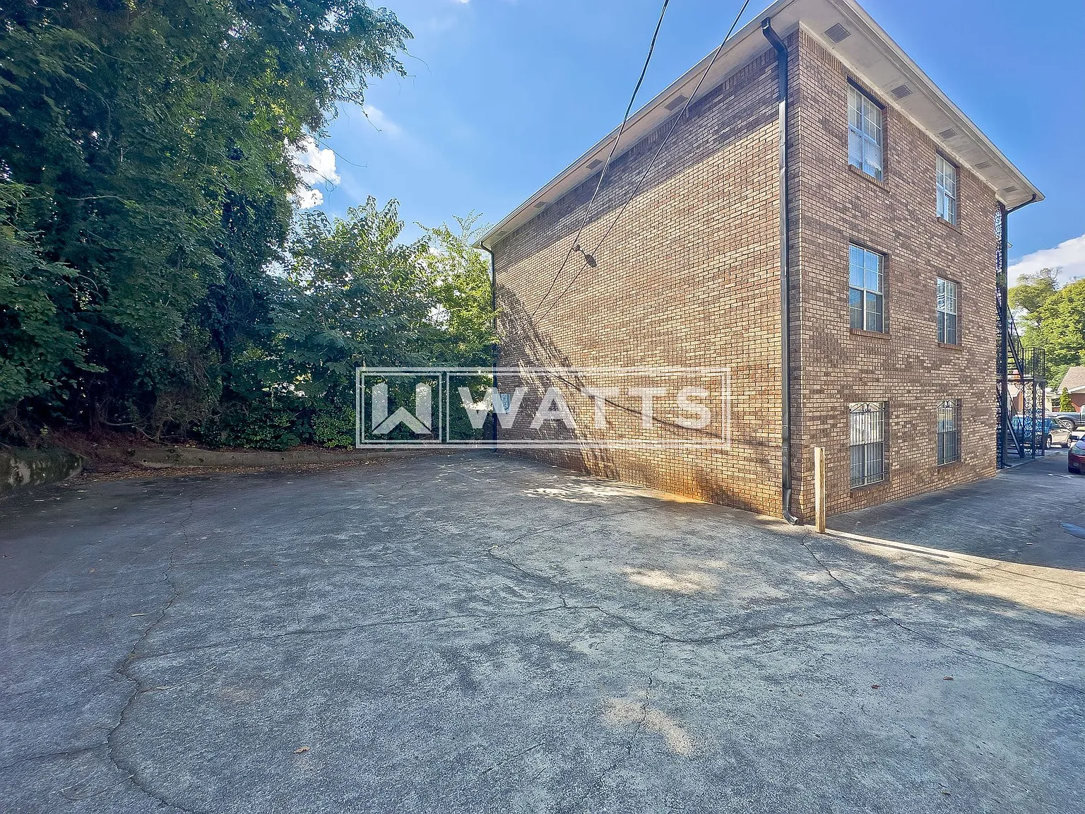 South Highland Manor — Photo 1