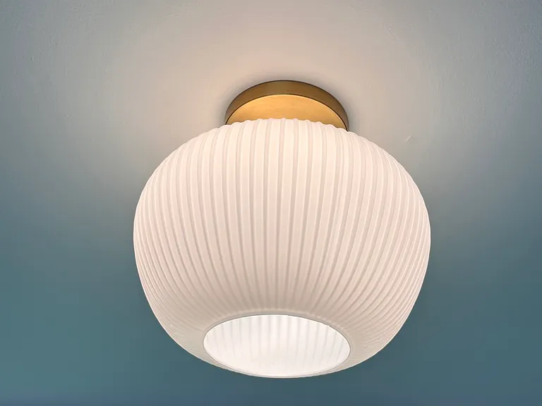 New lighting (ceiling in shadow, it is actually white)