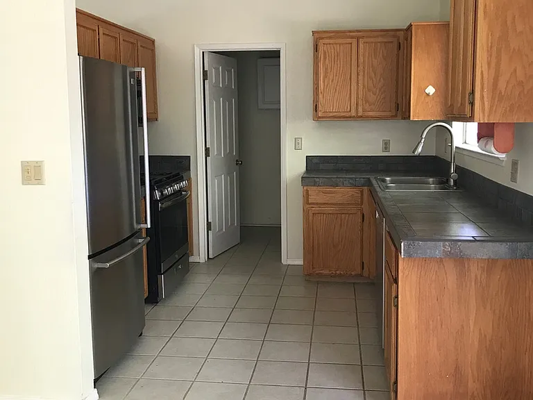 1653 Kildare Dr — Photo 5