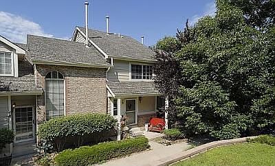 Beautifully landscaped - Hunt Club has a country Club vibe