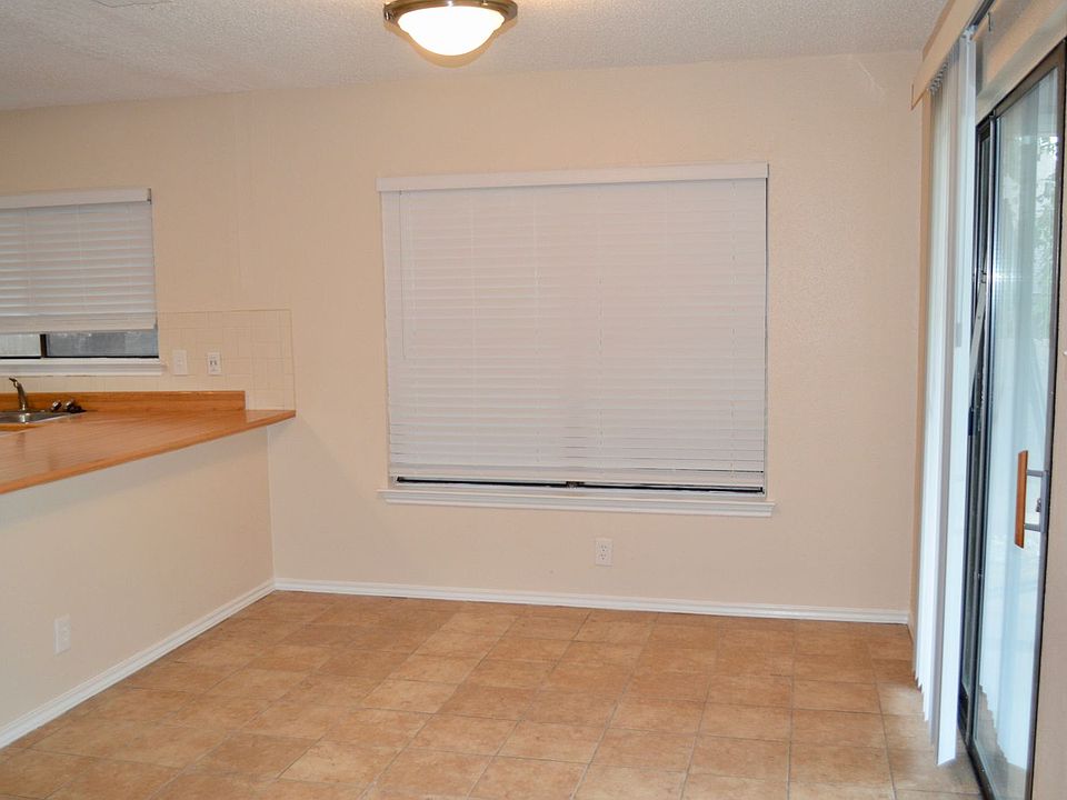 1st image of 427 Saddlebrook Dr