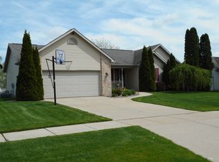 11094 Lochgreen Dr, Lansing, MI 48917