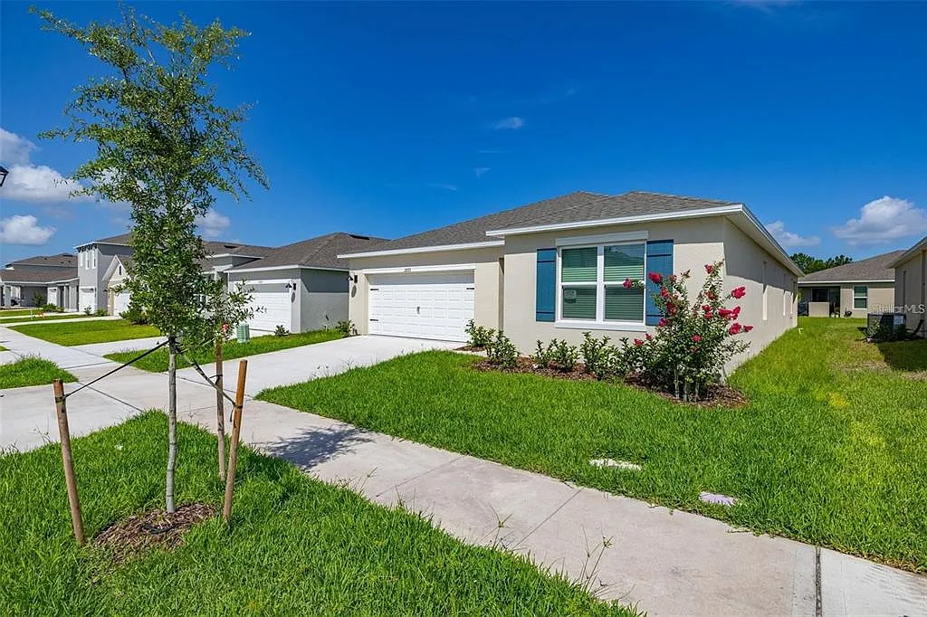 3 bed, 2.0 bath, 1800 sqft, $2,300 — Photo 4