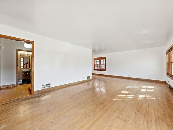 4th image of 8201 S La Salle St