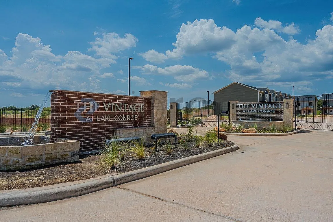 3 bed, 2.5 bath, 1366 sqft, $1,950 — Photo 4