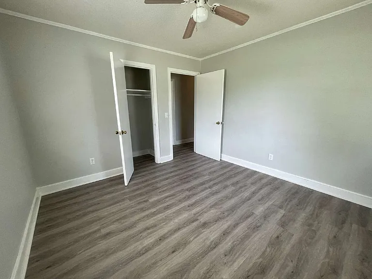 204 E James St — Photo 24
