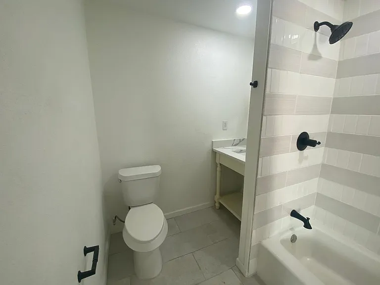 1506 Edwards St — Photo 13
