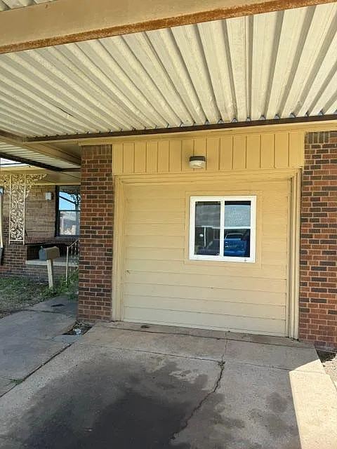 Building Photo - 2732 SW 51st St